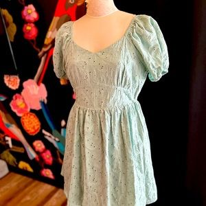 Jodifl size M. Very pretty mini dress fully lined. It is a green blue color.